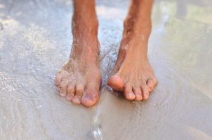 Causas y prevención de la sudoración excesiva en los pies