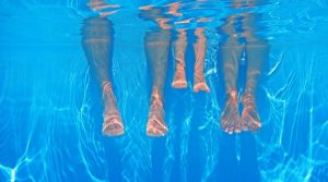 Consejos para el cuidado de tus pies en piscinas