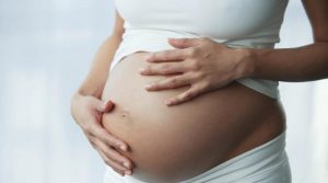 Abdominoplastia y embarazo posterior: ¿Es recomendable? ¿Hay riesgos asociados?
