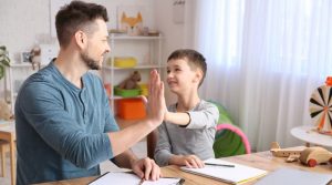 Terapia infantil para niños con trastornos del espectro autista (TEA) y sus familias