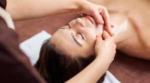 masaje facial antiarrugas