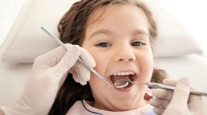 Vuelta al cole sin caries: por qué la revisión dental de septiembre es imprescindible para la salud de tus hijos