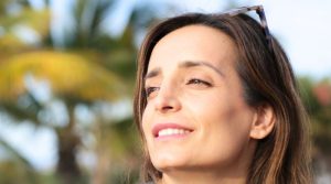Blefaroplastia inferior: elimina las bolsas bajo los ojos